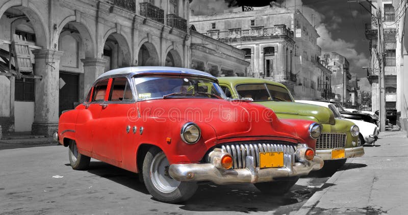 Panorama colorido de los coches de La Habana