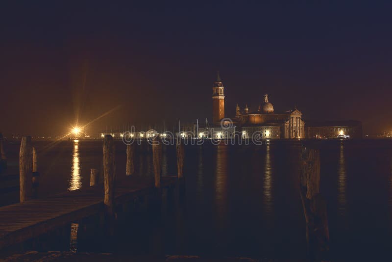 Panorama cênico da noite de verão em Veneza, Itália imagens de stock Panorama cênico da noite de verão em Veneza, Itália imagens de stock