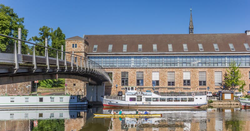 Panorama d'un bateau à rames à la rivière de Fulda à Kassel photographie stock Panorama d'un bateau à rames à la rivière de Fulda à Kassel photographie stock