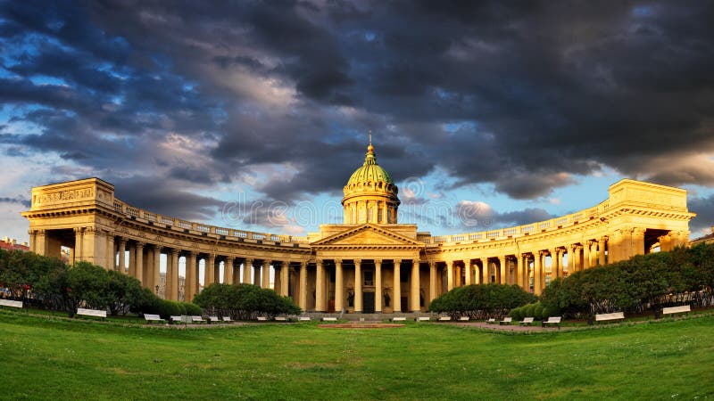 Panorama da catedral de nossa senhora de Kazan, russo Chu ortodoxo foto de stock Panorama da catedral de nossa senhora de Kazan, russo Chu ortodoxo foto de stock