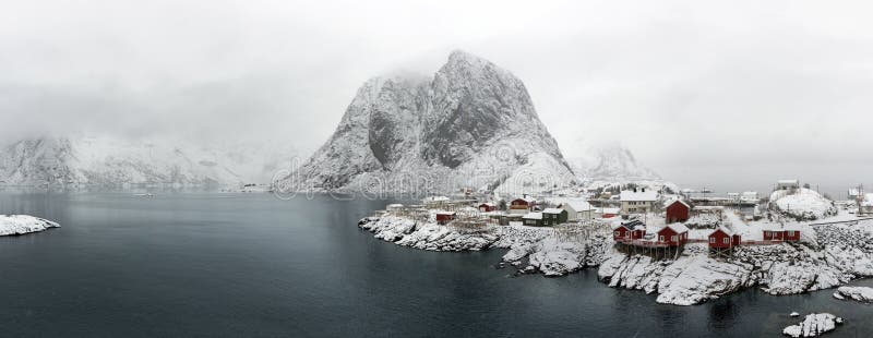 Panorama da ilha de Hamnoy no inverno, Reine, ilhas de Lofoten, foto de stock Panorama da ilha de Hamnoy no inverno, Reine, ilhas de Lofoten, foto de stock