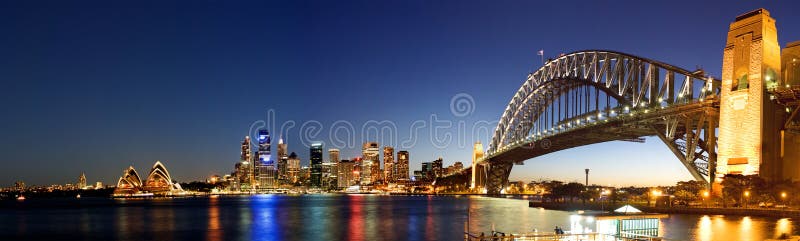 Panorama da skyline da Sydney-Noite imagem de stock Panorama da skyline da Sydney-Noite imagem de stock
