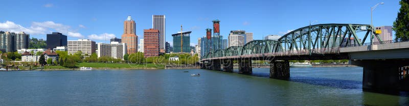 Panorama da skyline de Portland Oregon.