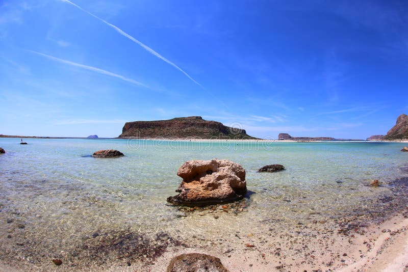 Panorama de balos de uma ilha com água em um dia ensolarado imagens de stock Panorama de balos de uma ilha com água em um dia ensolarado imagens de stock