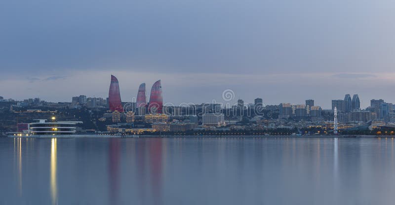 Panorama de boulevard de bord de la mer en Baku Azerbaijan photos stock Panorama de boulevard de bord de la mer en Baku Azerbaijan photos stock