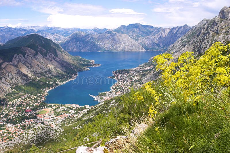 Panorama de la bahía de Boka Kotorska fotografía de archivo