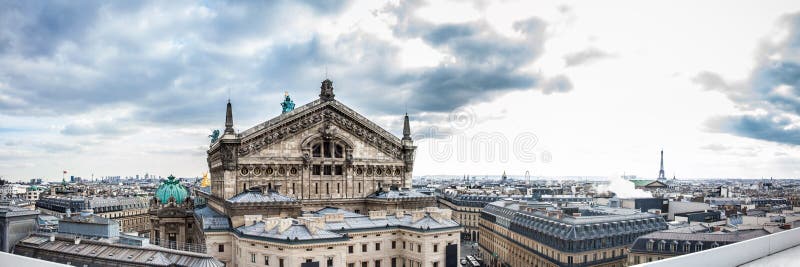 Panorama de la ciudad hermosa de París vista del tejado de la Lafayette Galeries foto de archivo Panorama de la ciudad hermosa de París vista del tejado de la Lafayette Galeries foto de archivo