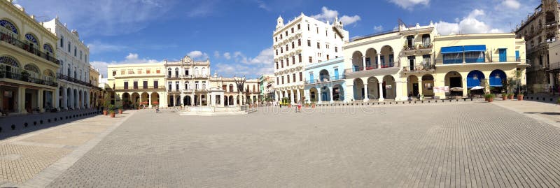 Panorama de la vieja plaza en La Habana imagenes de archivo Panorama de la vieja plaza en La Habana imagenes de archivo