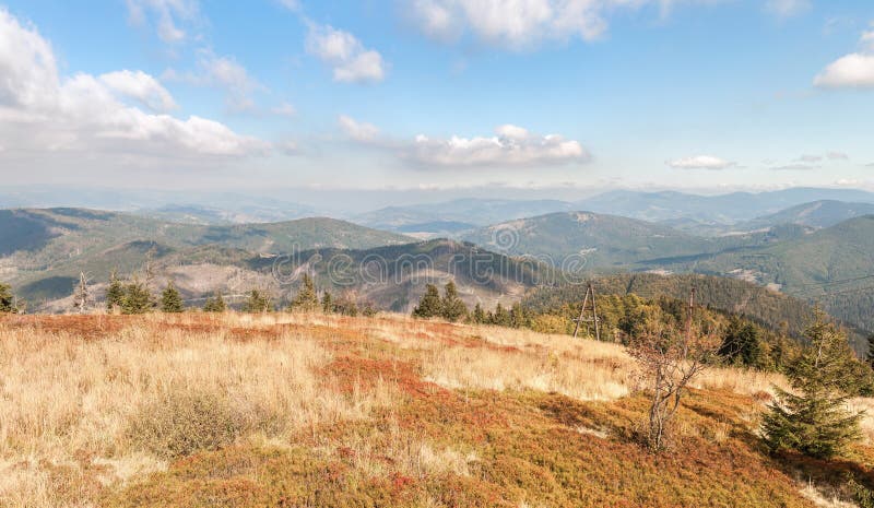 Panorama de los Montes Beskid en Polonia foto de archivo libre de regalías