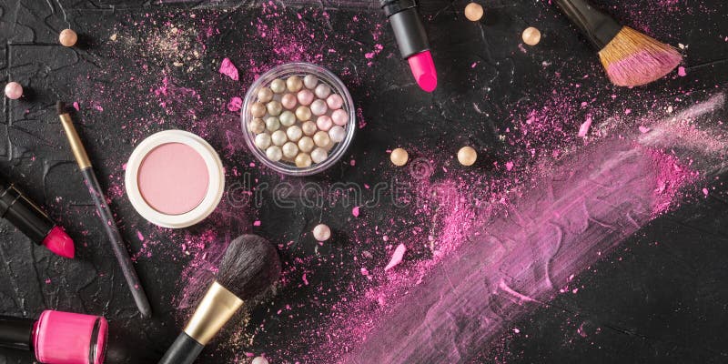 Panorama De Maquillaje Profesional Sobre Fondo Negro. Pinceles, Lápiz Labial Y Otros Productos De Una Capa Plana Imagen de archivo - Imagen de belleza, tarjeta: 207072981 Panorama De Maquillaje Profesional Sobre Fondo Negro. Pinceles, Lápiz Labial Y Otros Productos De Una Capa Plana Imagen de archivo - Imagen de belleza, tarjeta: 207072981