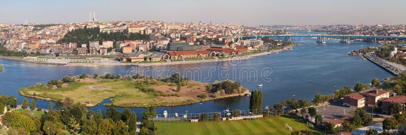 Panorama de oro del cuerno foto de archivo libre de regalías Panorama de oro del cuerno foto de archivo libre de regalías