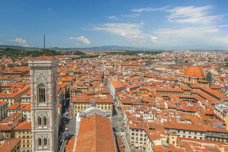 Panorama de vieux Florence et de l'église St Mary de la fleur image libre de droits Panorama de vieux Florence et de l'église St Mary de la fleur image libre de droits