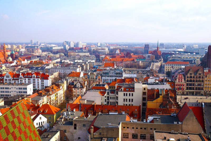Panorama de Wroclaw, vista de los edificios del centro, nuevos y viejos, imagenes de archivo Panorama de Wroclaw, vista de los edificios del centro, nuevos y viejos, imagenes de archivo