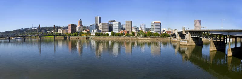 Panorama del centro 3 dell'orizzonte di Portland Oregon immagini stock Panorama del centro 3 dell'orizzonte di Portland Oregon immagini stock