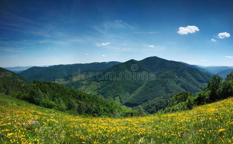 Panorama del paisaje de la montaña, belleza de la naturaleza