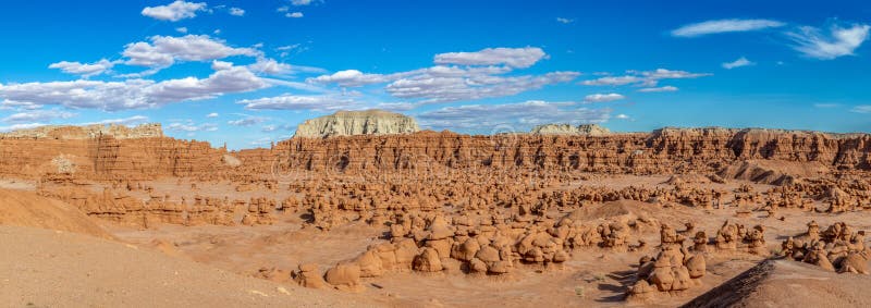 Panorama delle formazioni del menagramo nel parco di stato della valle del folletto, Utah, immagini stock libere da diritti Panorama delle formazioni del menagramo nel parco di stato della valle del folletto, Utah, immagini stock libere da diritti
