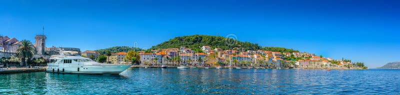 Panorama der Stadt Korcula lizenzfreies stockfoto Panorama der Stadt Korcula lizenzfreies stockfoto