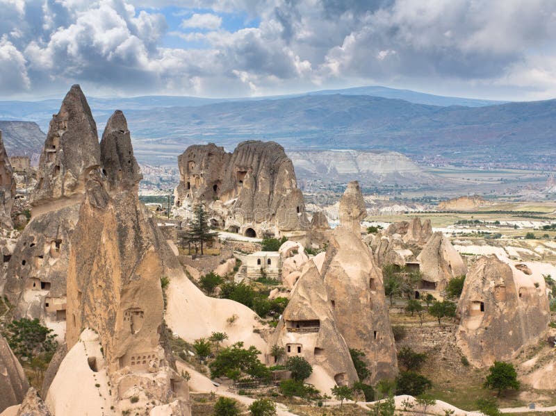 Panorama des formations géologiques uniques dans Cappadocia image stock Panorama des formations géologiques uniques dans Cappadocia image stock
