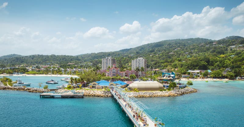 Panorama des Hafens in Ocho Rios in Jamaika stockbilder Panorama des Hafens in Ocho Rios in Jamaika stockbilder