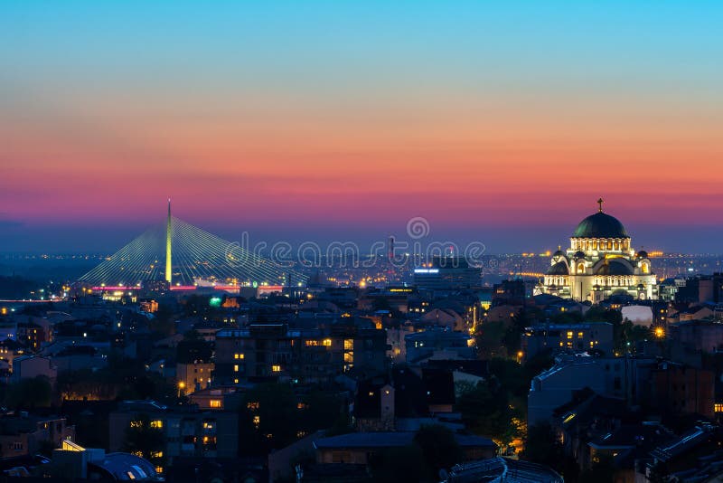 Panorama di Belgrado con il tempio di San Sava fotografie stock