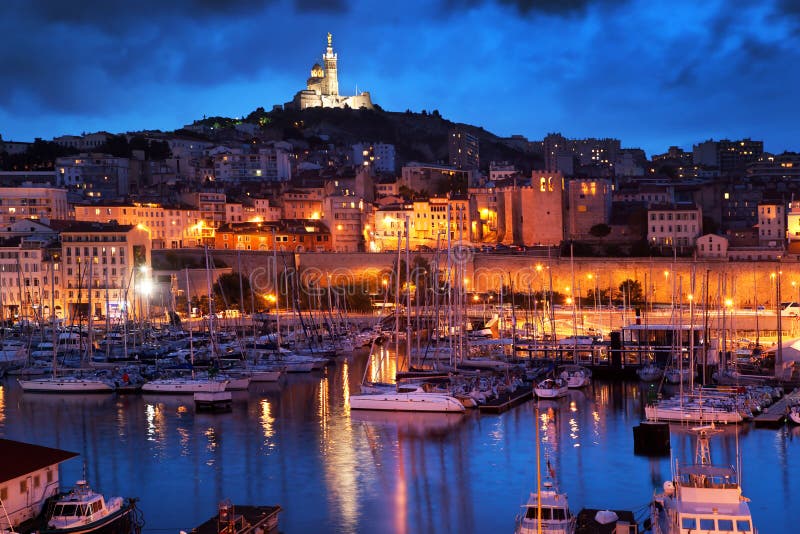 Panorama di Marsiglia, Francia alla notte.