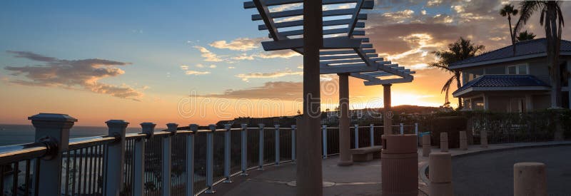 Panorama die van gazebo de haven in Dana Point overzien stock foto's Panorama die van gazebo de haven in Dana Point overzien stock foto's
