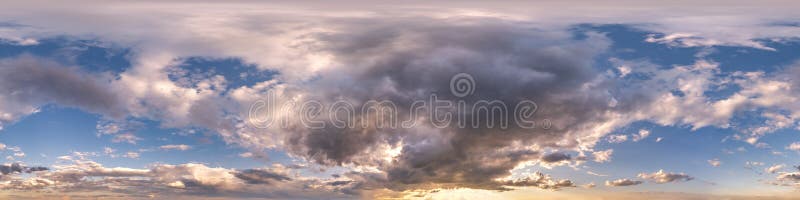 céu azul claro com sol de halo. panorama hdri sem costura visão de