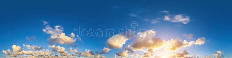 Panorama Azul Do Céu Com Nuvens De Cirros Leves. Panorama Hdr Hdr