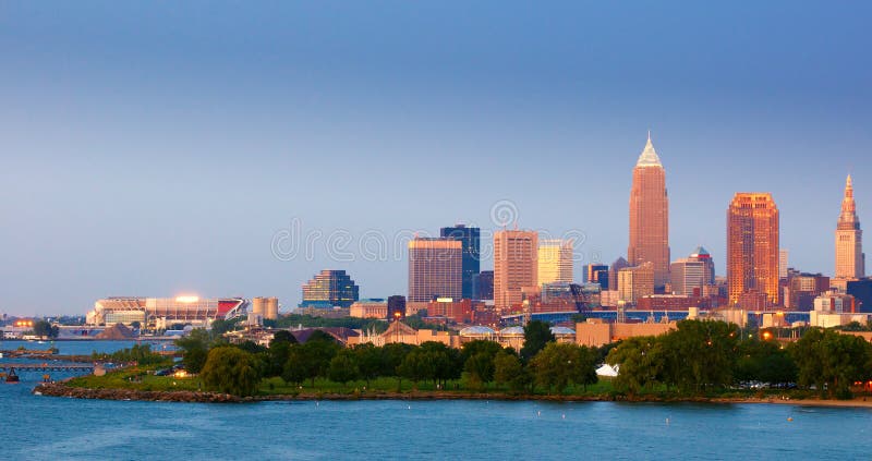 Panorama crepuscular de Cleveland fotos de stock