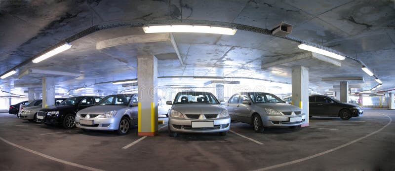 Panorama do estacionamento do `s do carro