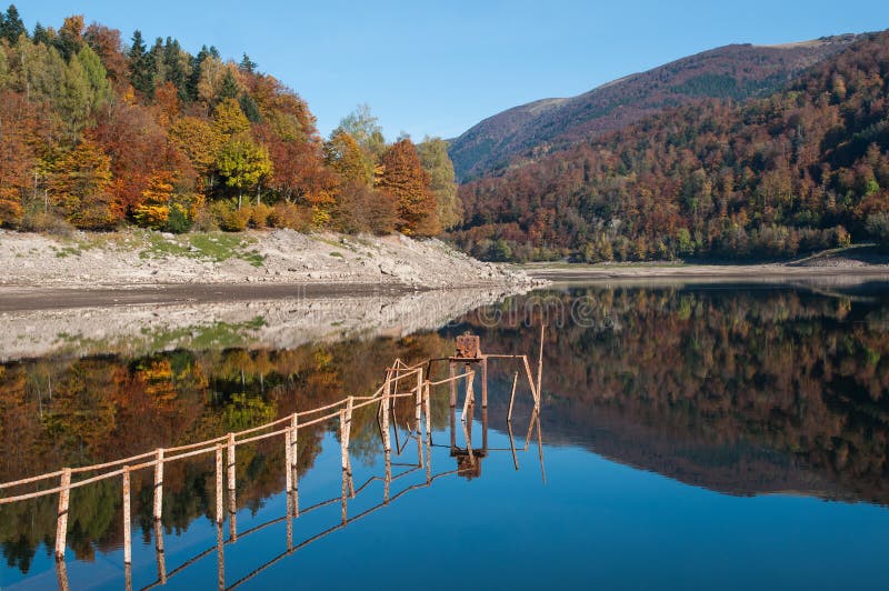 Panorama do lago alsatian de Kruth foto de stock Panorama do lago alsatian de Kruth foto de stock
