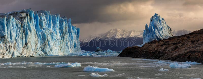 Panorama do Perito Moreno Glacier fotografia de stock Panorama do Perito Moreno Glacier fotografia de stock