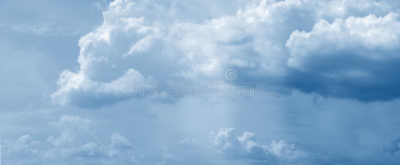 Panorama enorme de la nube