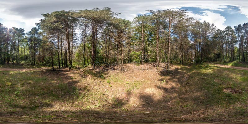 Panorama esf?rico completo do hdri 360 graus de opini?o de ?ngulo no trajeto pedestre da pista do passeio e de bicicleta do casca fotografia de stock royalty free Panorama esf?rico completo do hdri 360 graus de opini?o de ?ngulo no trajeto pedestre da pista do passeio e de bicicleta do casca fotografia de stock royalty free