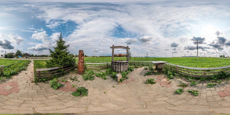 Panorama esférico sem emenda completo 360 pela opinião de ângulo 180 um lugar do resto com um depósito bom e uma tabela de madeir fotos de stock Panorama esférico sem emenda completo 360 pela opinião de ângulo 180 um lugar do resto com um depósito bom e uma tabela de madeir fotos de stock