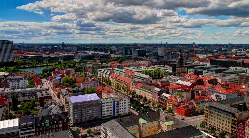Panorama- flyg- cityscape av Köpenhamnstaden, Danmark royaltyfria bilder Panorama- flyg- cityscape av Köpenhamnstaden, Danmark royaltyfria bilder