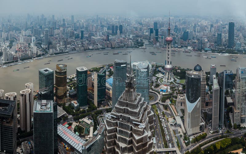 Panorama från Shanghai från ett skyskrapa, ett modernt stadslandskap, Kina arkivfoto Panorama från Shanghai från ett skyskrapa, ett modernt stadslandskap, Kina arkivfoto