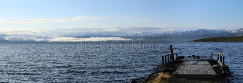 Panorama Jeziorny Tornetrask przy Abisko w Szwecja zdjęcie stock Panorama Jeziorny Tornetrask przy Abisko w Szwecja zdjęcie stock