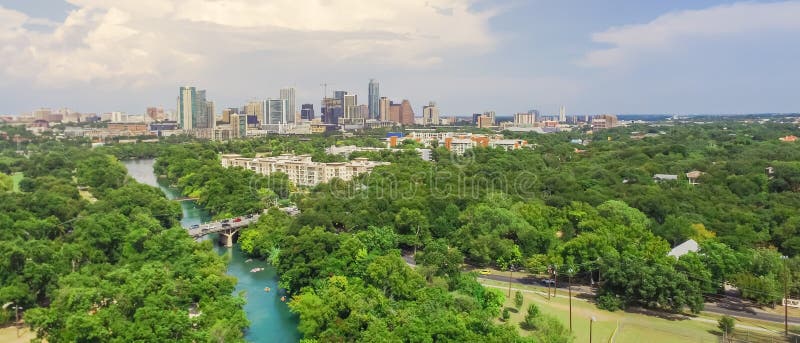 Panorama Luft-Austin im Stadtzentrum gelegen von Barton Creek Greenbelt lizenzfreies stockfoto Panorama Luft-Austin im Stadtzentrum gelegen von Barton Creek Greenbelt lizenzfreies stockfoto
