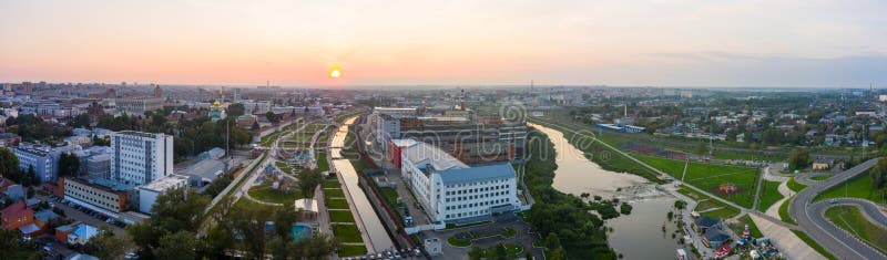 Panorama miasta Tula i nasyp rzeki Upa o zachodzie słońca, nasyp Kazański i park w historii