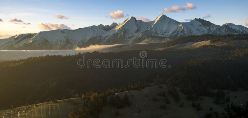 Panoráma hôr v jesennej scenérii, Vysoké Tatry, Slovensko,