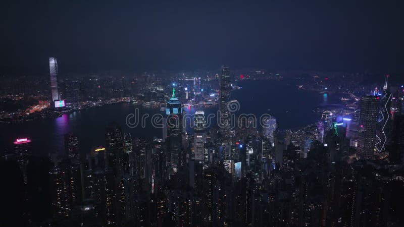 Panorama nocturne de tout le hong kong illuminé banque de vidéos