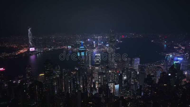 Panorama nocturne de tout le hong kong illuminé banque de vidéos