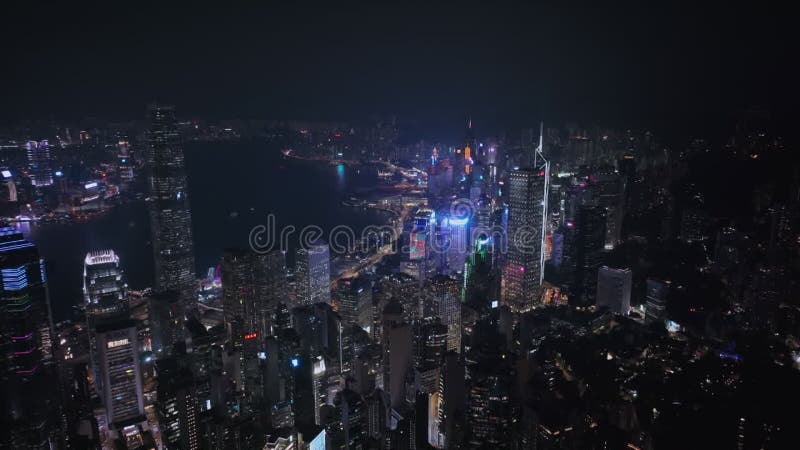 Panorama nocturne de tout le hong kong illuminé banque de vidéos
