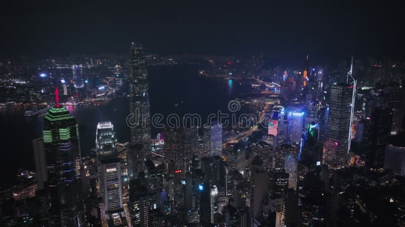Panorama nocturne de tout le hong kong illuminé banque de vidéos
