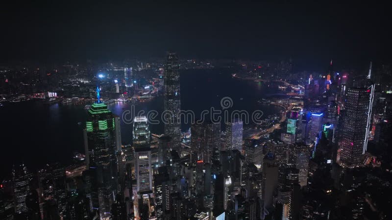 Panorama nocturne de tout le hong kong illuminé banque de vidéos