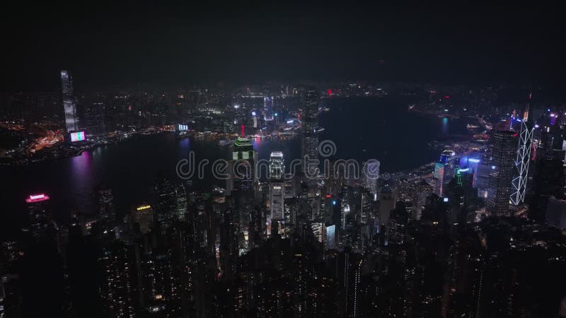 Panorama nocturne de tout le hong kong illuminé banque de vidéos