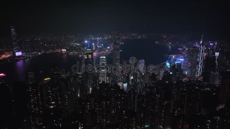 Panorama nocturne de tout le hong kong illuminé banque de vidéos