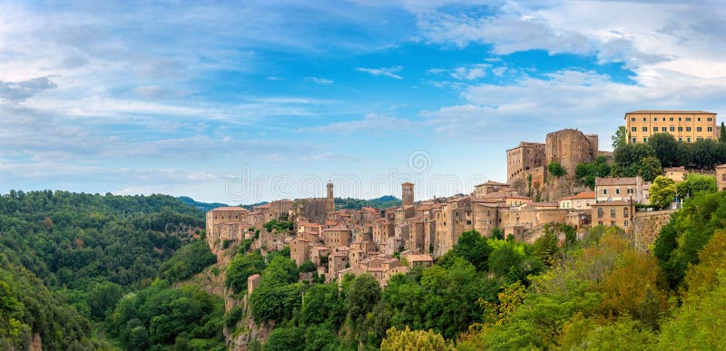 Panorama of the picturesque medieval village of Sorano located on a hill stock photography Panorama of the picturesque medieval village of Sorano located on a hill stock photography