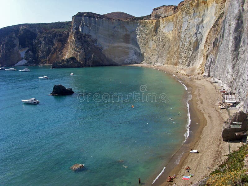 Panorama por la isla de Ponza, Italia imagen de archivo libre de regalías Panorama por la isla de Ponza, Italia imagen de archivo libre de regalías